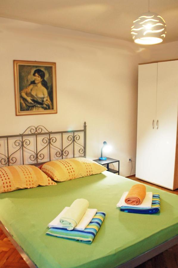 Apartments Skorup Icici Luaran gambar