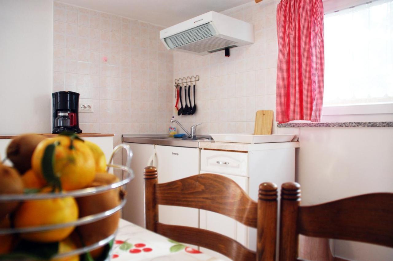 Apartments Skorup Icici Luaran gambar